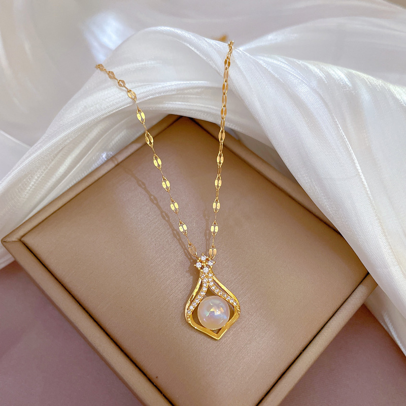 Collier de perles couleur or K - Pearl Trim Chain avis et prix